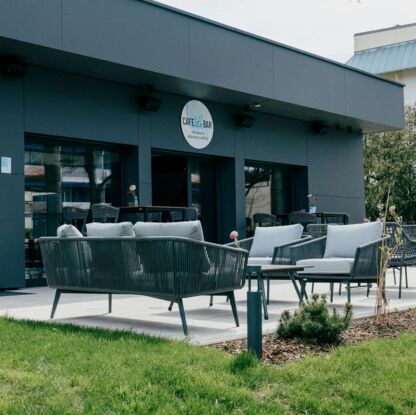 Schöne Terrasse der Cafe Blu Bar