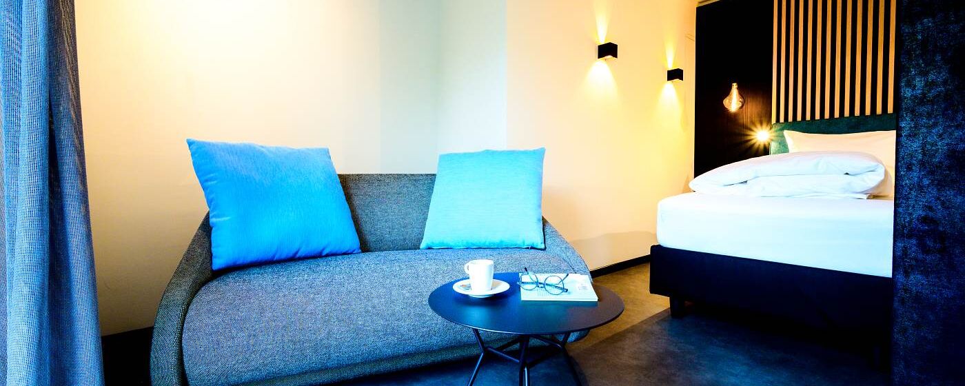 geräumiges Zimmer "MOON" mit Couch im Aqua Blu Hotel Bad Füssing
